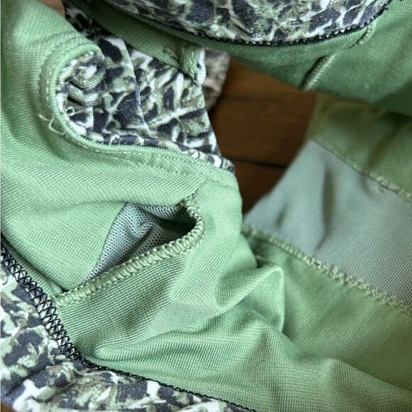 Lululemon Stuff Your Bra Mini Ripple Desert Olive Fatigue Green Size 2 W2CGSS - Picture 9 of 10